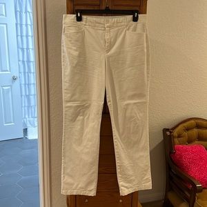 Gloria Vanderbilt white pants